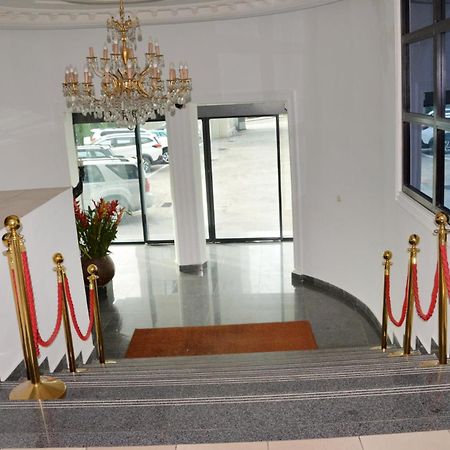 Hotel Vallee Des Princes Douala Dış mekan fotoğraf