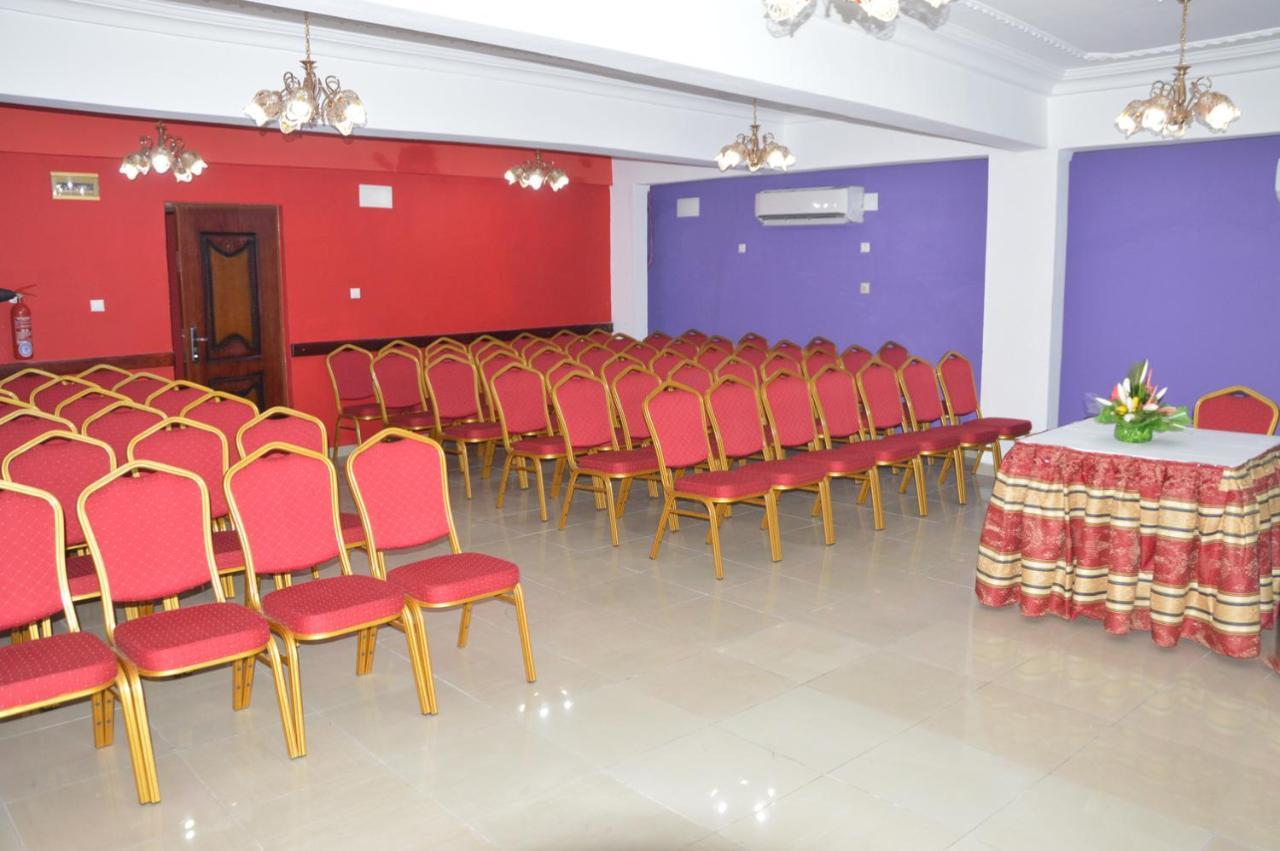Hotel Vallee Des Princes Douala Dış mekan fotoğraf