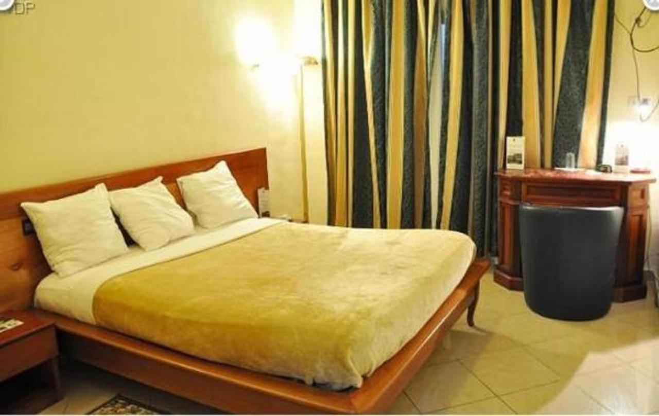 Hotel Vallee Des Princes Douala Dış mekan fotoğraf