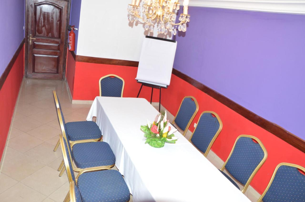 Hotel Vallee Des Princes Douala Dış mekan fotoğraf