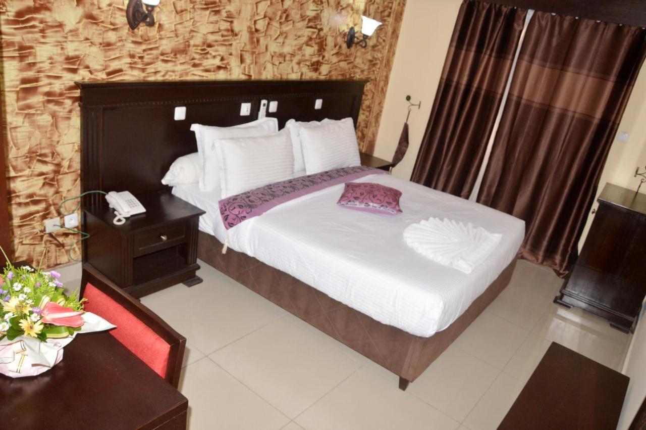 Hotel Vallee Des Princes Douala Dış mekan fotoğraf