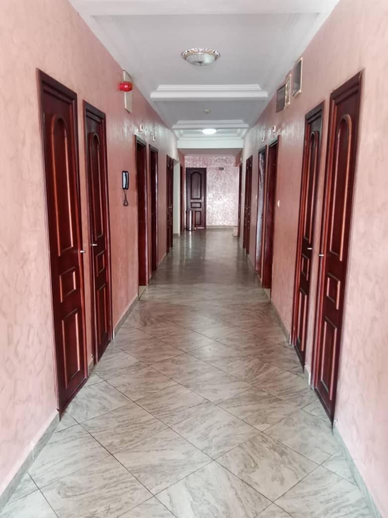 Hotel Vallee Des Princes Douala Dış mekan fotoğraf