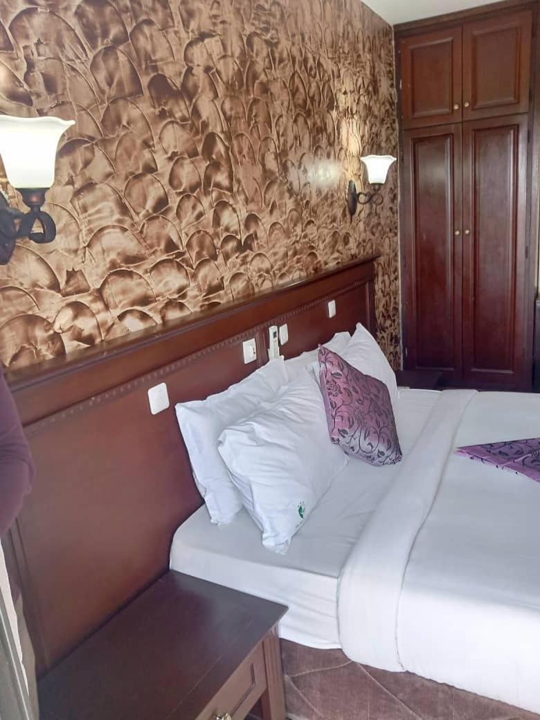Hotel Vallee Des Princes Douala Dış mekan fotoğraf