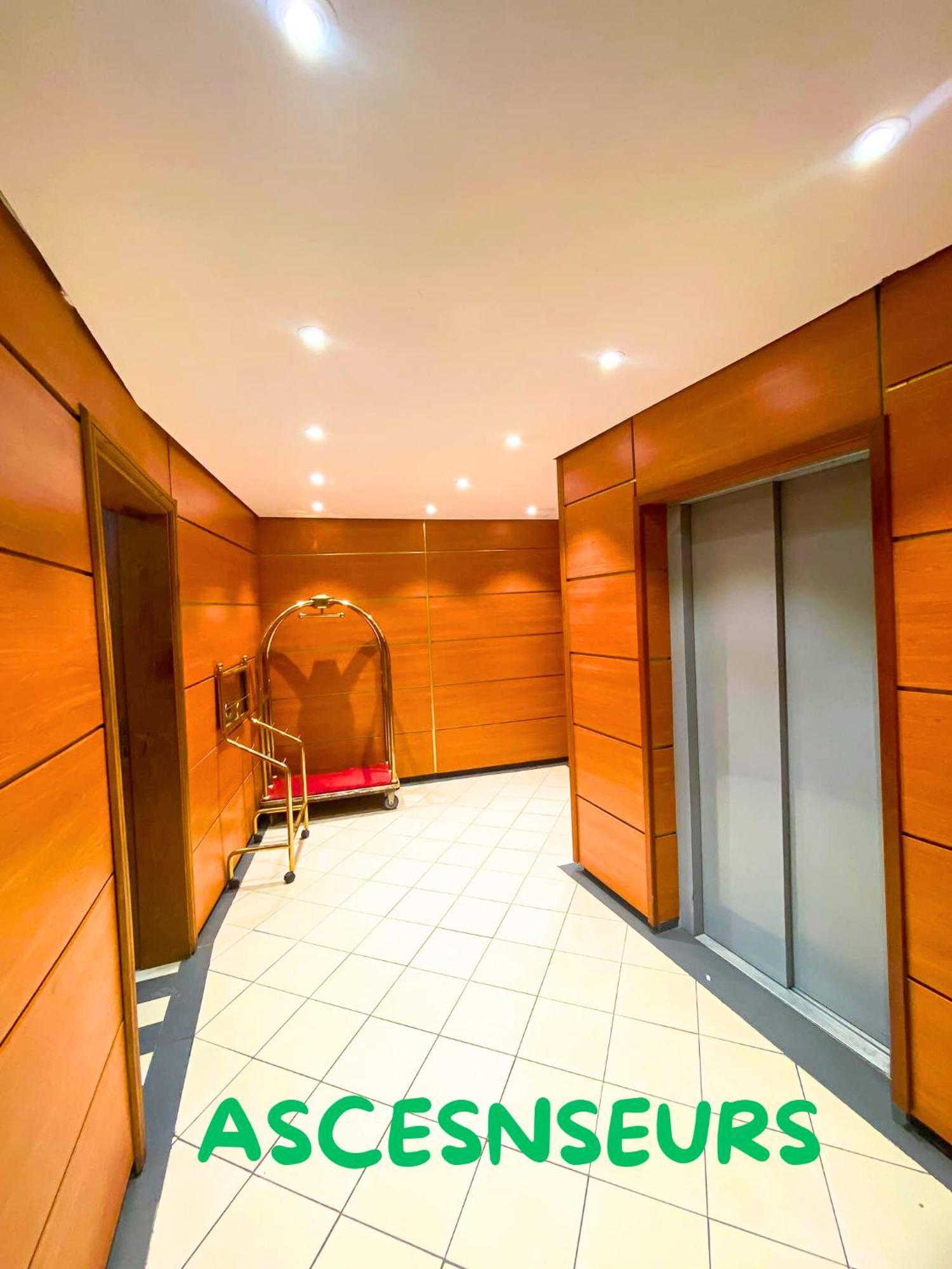 Hotel Vallee Des Princes Douala Dış mekan fotoğraf