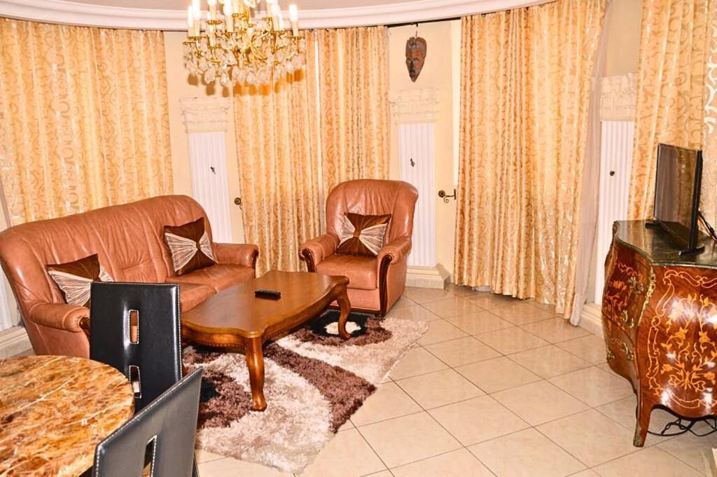 Hotel Vallee Des Princes Douala Dış mekan fotoğraf